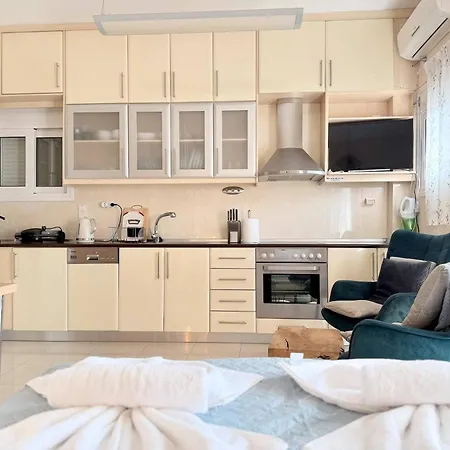 Little Apartment-1min Walk From Everywhere